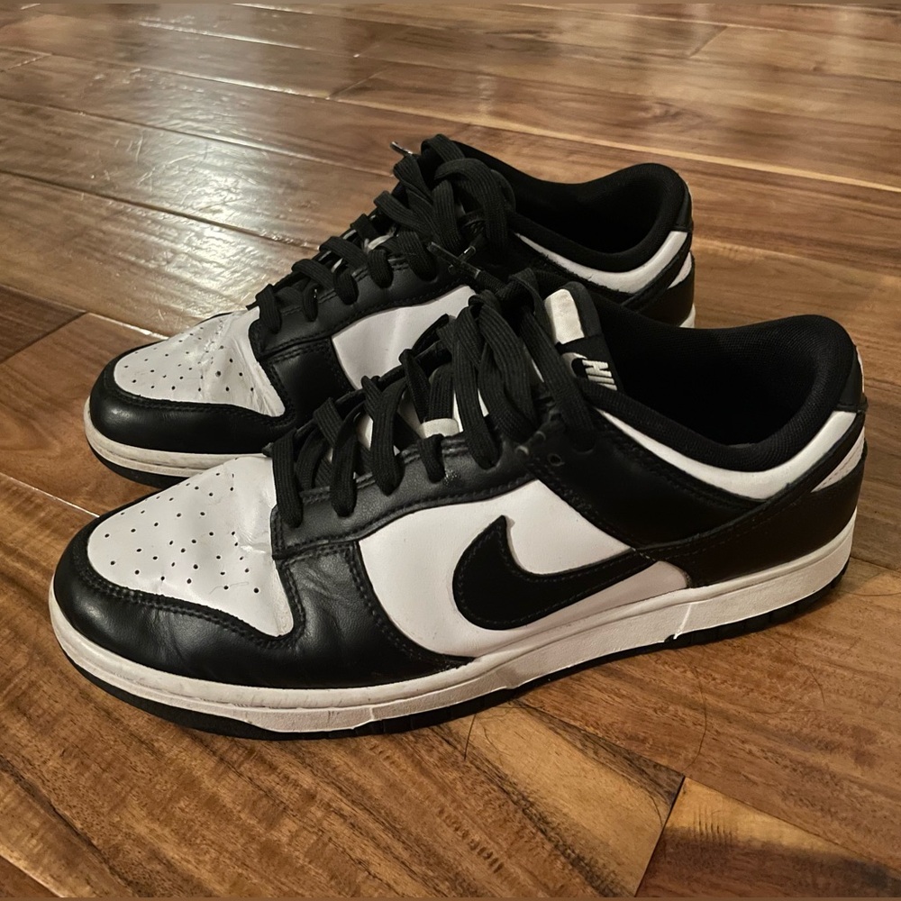Nike Mens Panda Dunks Low 🐼
*loose laced*